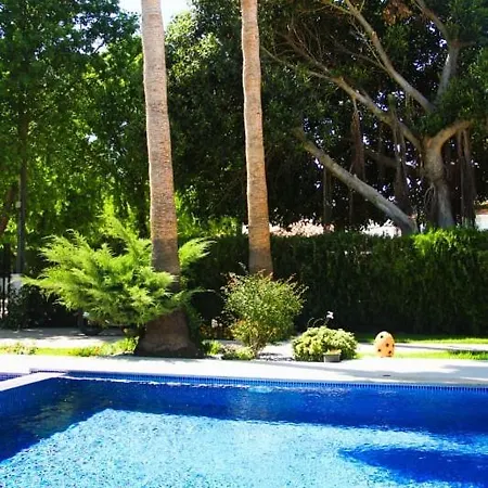 فندق Immaculate 3-bed Nest